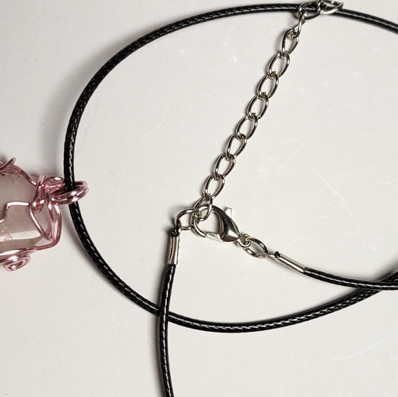 Handmade wire wrap stone pendant with cord. - Picture 2 of 3